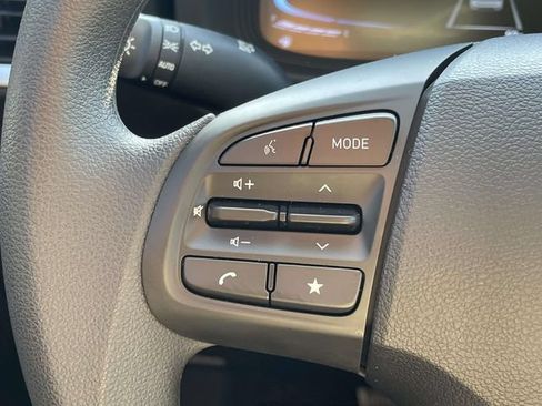 Used 2026 Hyundai Venue SE FWD image 19