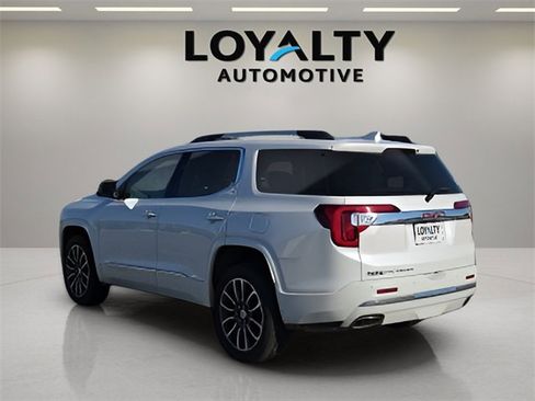 Used 2022 GMC Acadia Denali w/ Denali Technology Package image 3