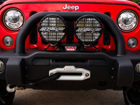 Used 2017 Jeep Wrangler Unlimited Rubicon w/ Connectivity Group AWD/4WD image 18