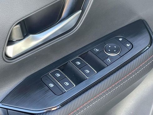 Used 2026 Nissan Kicks SR image 14