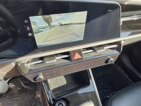 New 2025 Kia Niro EX Touring image 10