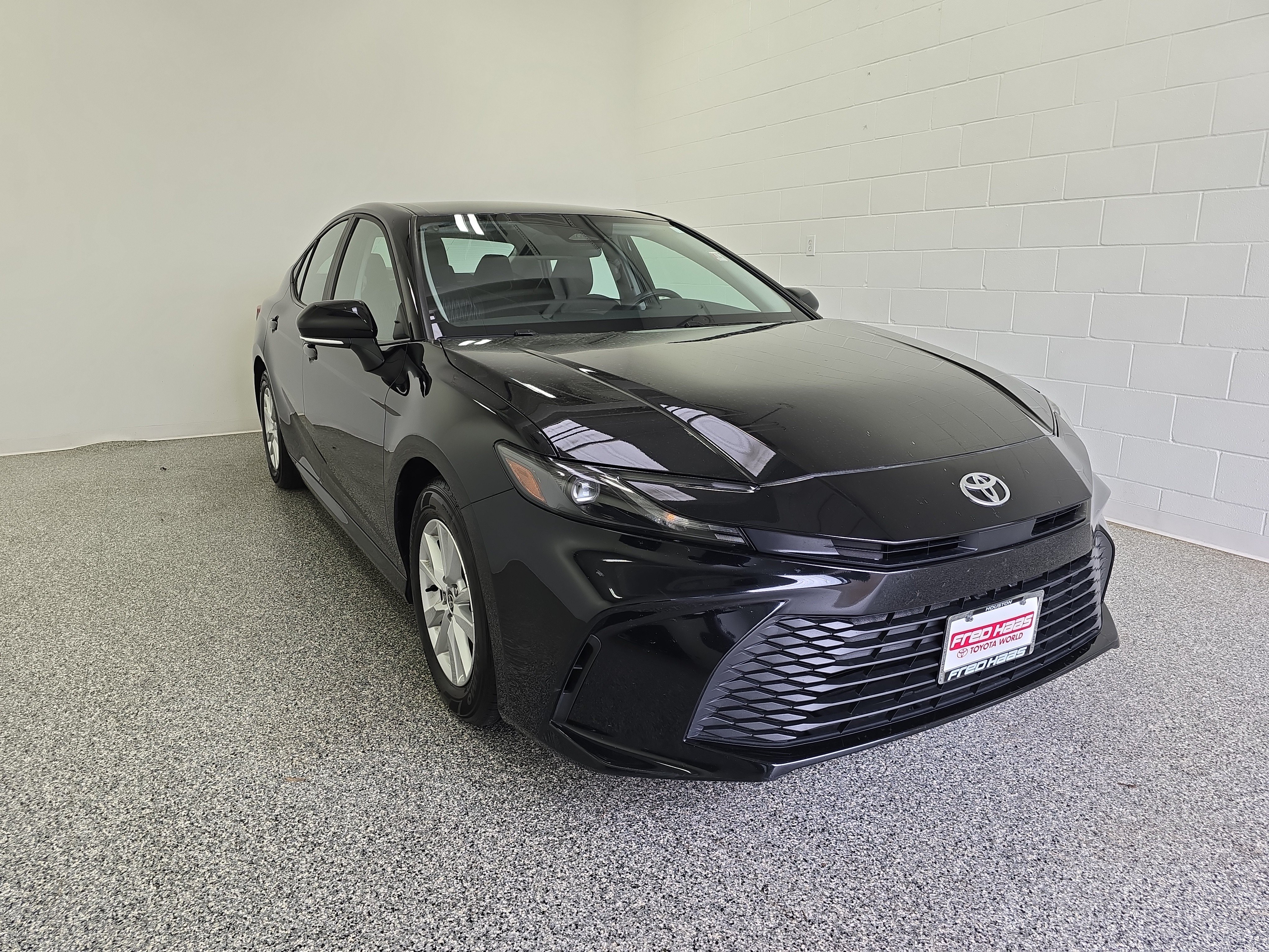 Used 2025 Toyota Camry LE FWD image 2