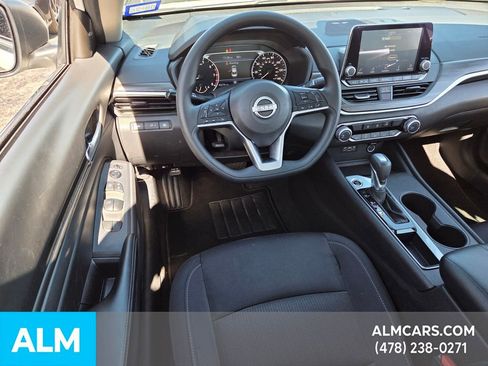 Used 2025 Nissan Altima 2.5 SV image 6