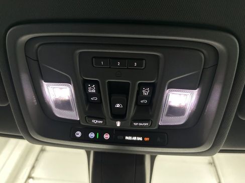 Used 2019 Chevrolet Silverado 1500 High Country w/ Technology Package AWD/4WD image 38