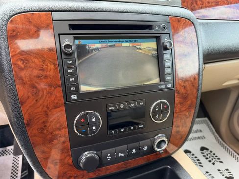 Used 2007 Chevrolet Suburban LTZ w/ LTZ Preferred Equipment Group AWD/4WD image 17