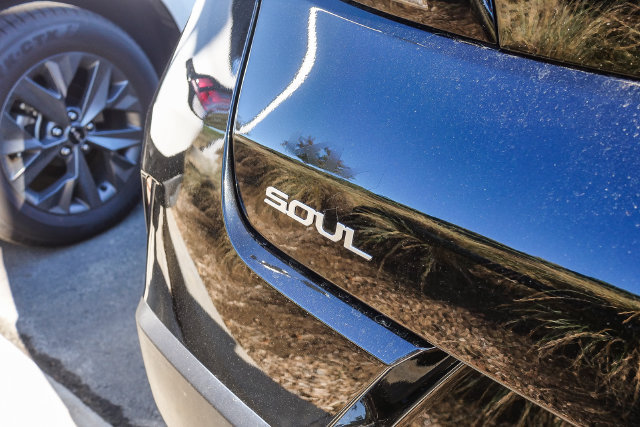 Certified 2025 Kia Soul EX FWD image 11