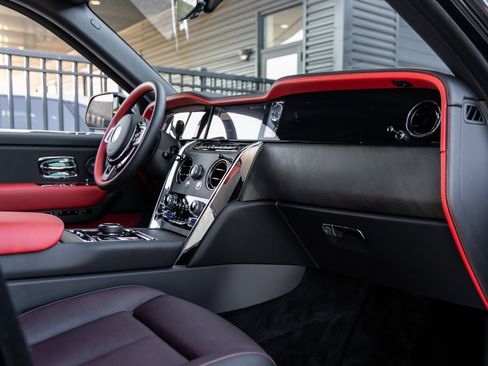 Used 2025 Rolls-Royce Cullinan image 53