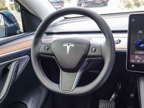 Used 2024 Tesla Model Y Long Range image 13