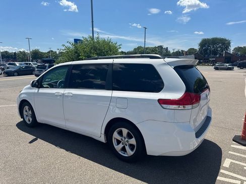 Used 2011 Toyota Sienna LE FWD image 4