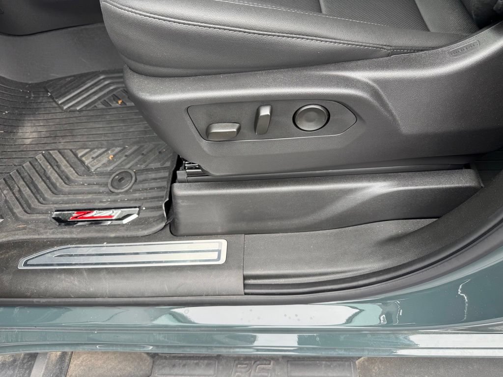 Certified 2025 Chevrolet Silverado 1500 LTZ AWD/4WD image 18