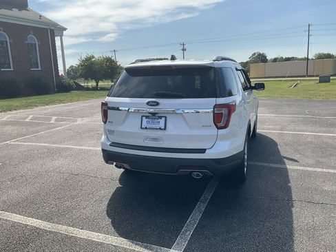 Used 2018 Ford Explorer XLT AWD/4WD image 7