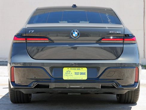 Used 2023 BMW i7 xDrive60 w/ Executive Package 2 AWD/4WD image 11
