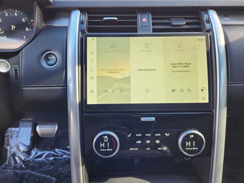 Certified 2024 Land Rover Discovery Dynamic SE image 17