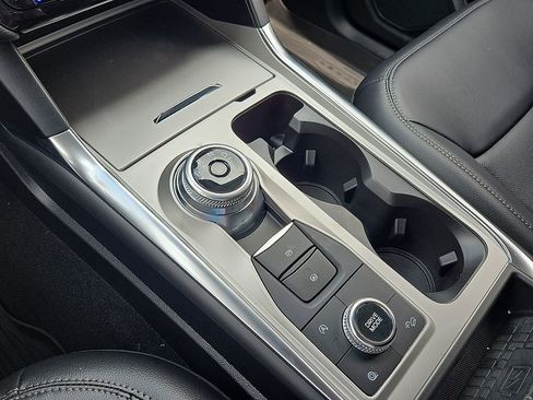 Used 2024 Ford Explorer Limited w/ Limited Technology Package image 18