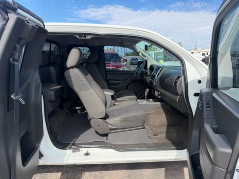 Used 2015 Nissan Frontier Desert Runner RWD image 25