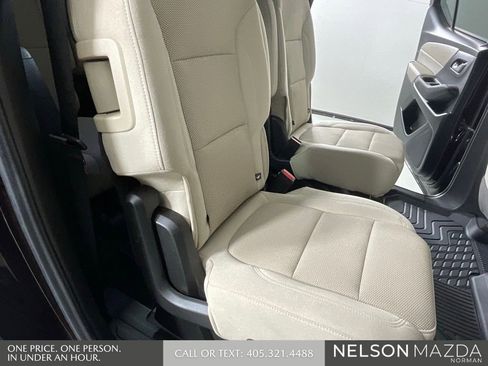 Used 2022 Chevrolet Traverse LT FWD image 29