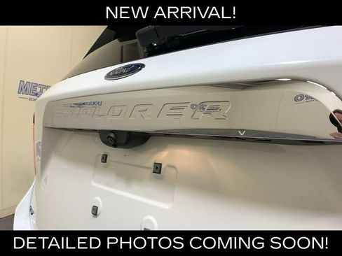 Used 2022 Ford Explorer XLT w/ Equipment Group 202A AWD/4WD image 18