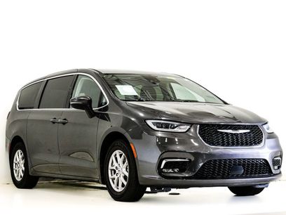 Used 2023 Chrysler Pacifica Touring-L