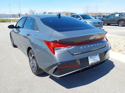 Certified 2024 Hyundai Elantra SEL w/ Convenience Package image 7