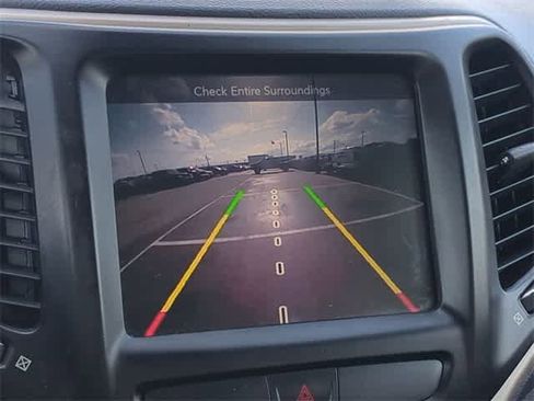 Used 2015 Jeep Cherokee Limited image 30