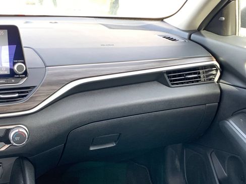 Used 2025 Nissan Altima 2.5 SV FWD image 36