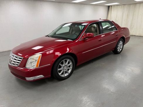 Used 2011 Cadillac DTS Luxury FWD image 1