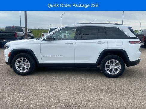 Used 2023 Jeep Grand Cherokee Limited AWD/4WD image 3