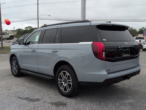New 2025 Ford Expedition Active image 8