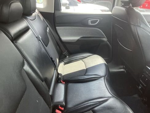 Used 2022 Jeep Compass Latitude AWD/4WD image 11