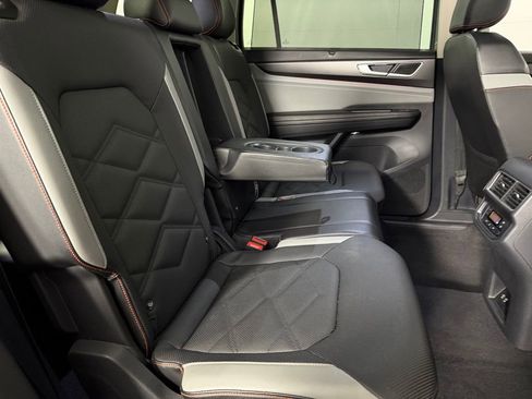 Used 2024 Volkswagen Atlas Peak Edition SE image 29