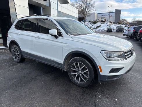 Used 2020 Volkswagen Tiguan SE w/ Panoramic Sunroof Package image 7
