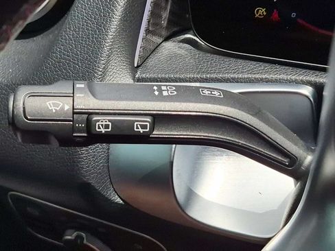 Used 2023 Mercedes-Benz GLB 250 image 29