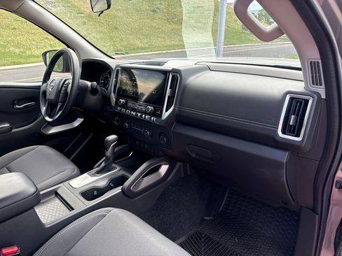 Used 2025 Nissan Frontier SV AWD/4WD image 25