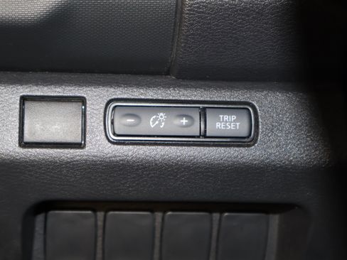 Used 2024 Nissan Frontier SV image 37