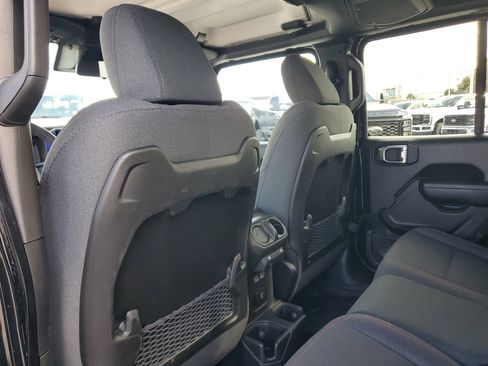 Used 2025 Jeep Gladiator Rubicon w/ Convenience Group image 13