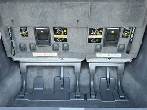 Used 2018 Toyota Sienna XLE Premium w/ Carpet Mat Package FWD image 33
