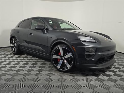 Certified 2025 Porsche Macan 4S Electric AWD/4WD image 9