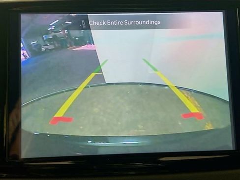 Used 2024 Chrysler Pacifica Touring-L image 15