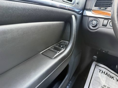 Used 2016 Lincoln MKS FWD image 30
