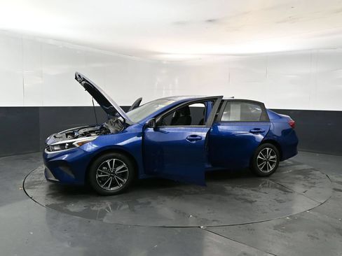 Used 2023 Kia Forte LXS w/ LXS Technology Package FWD image 27