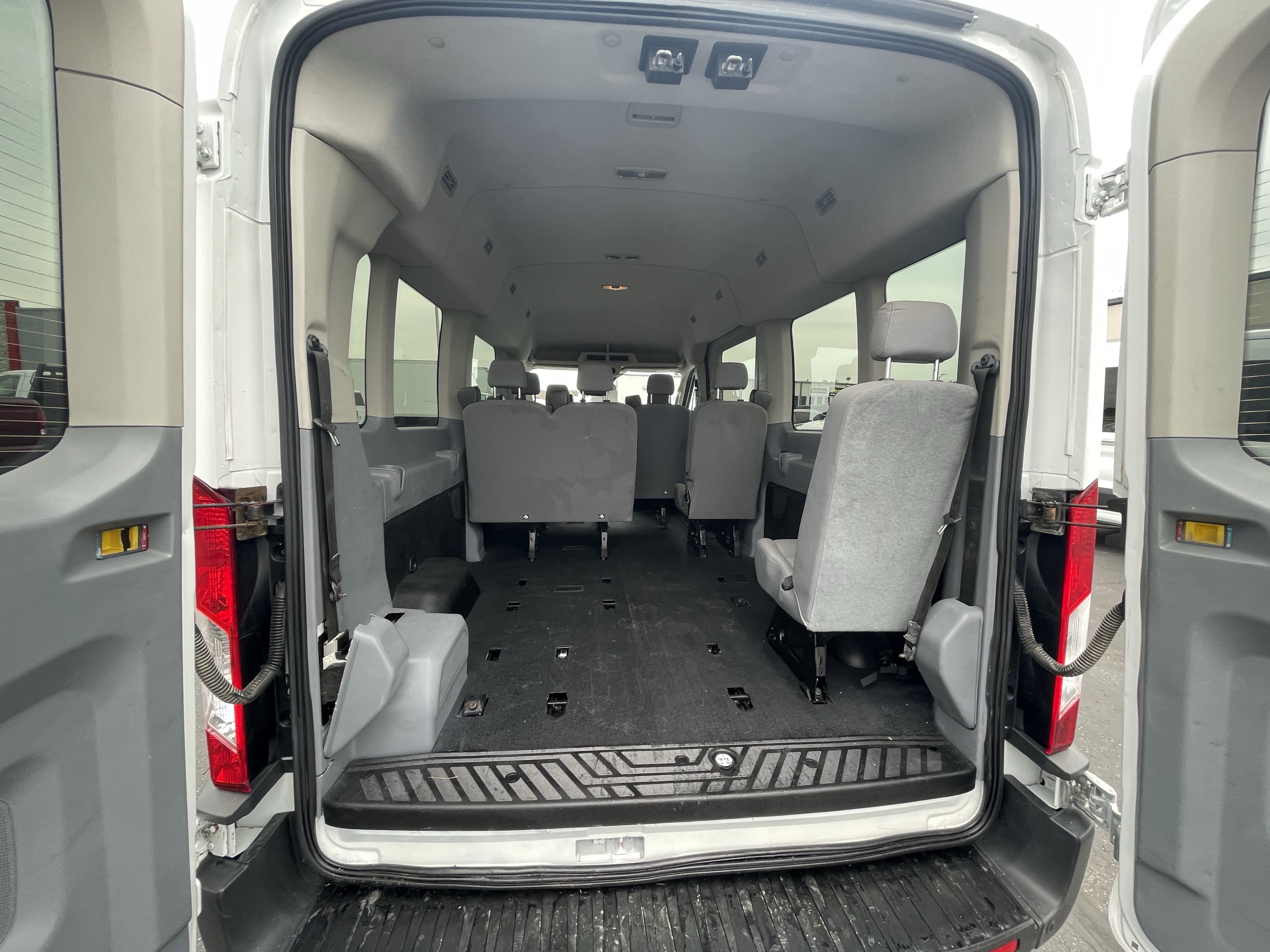 Used 2017 Ford Transit 350 XLT RWD image 10