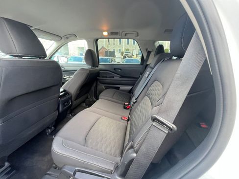 Used 2025 Nissan Pathfinder SV image 28