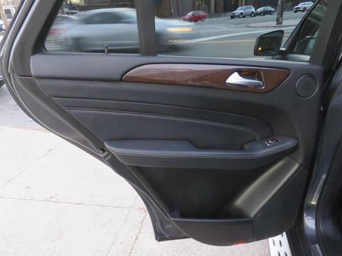 Used 2014 Mercedes-Benz ML 350 ML 350 4MATIC AWD 4dr SUV image 28