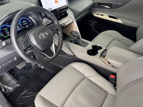 Certified 2023 Toyota Venza Limited AWD/4WD image 9