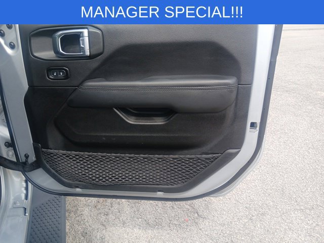 Used 2023 Jeep Wrangler Unlimited Sahara AWD/4WD image 24