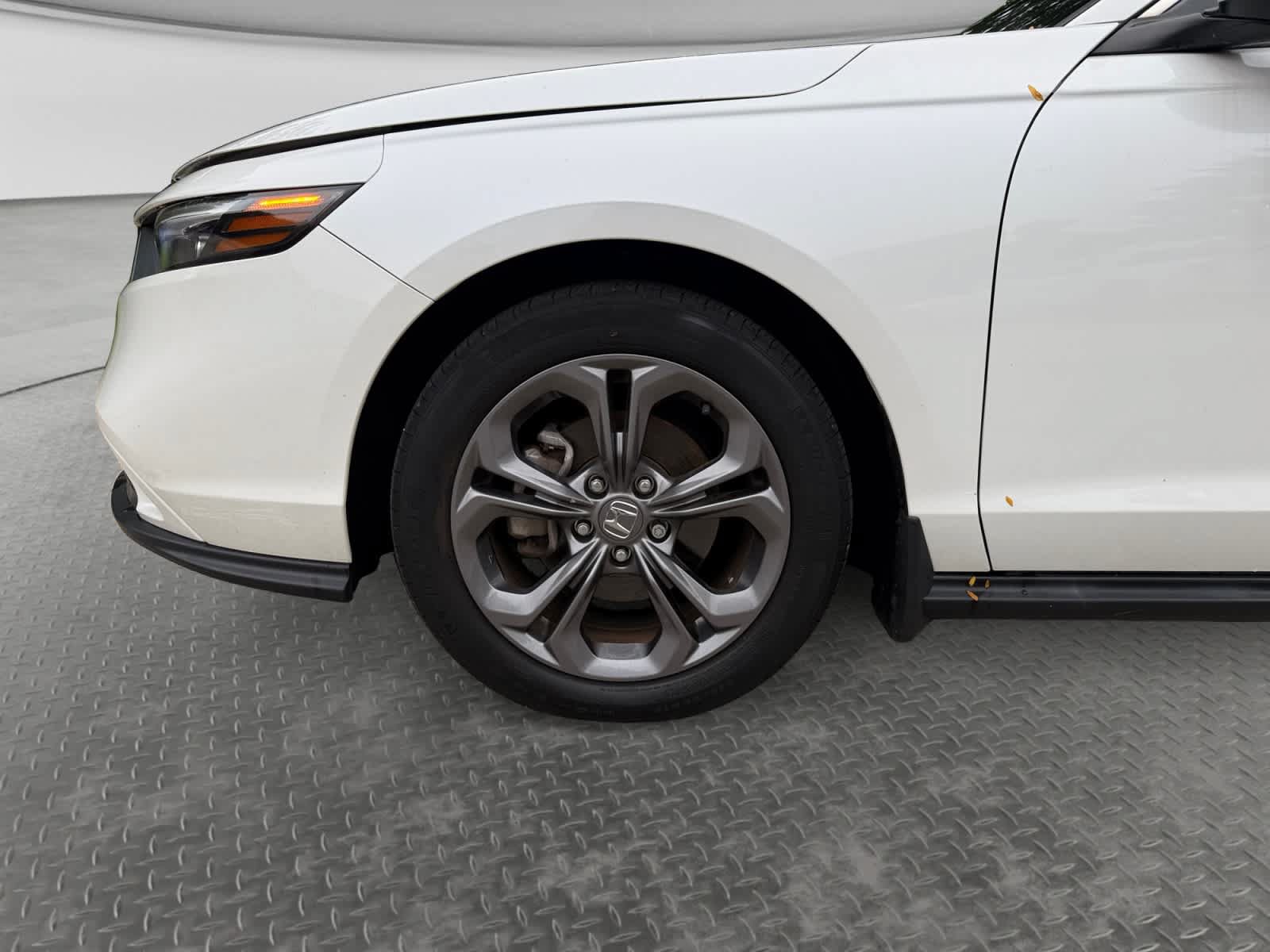 Used 2023 Honda Accord EX image 9