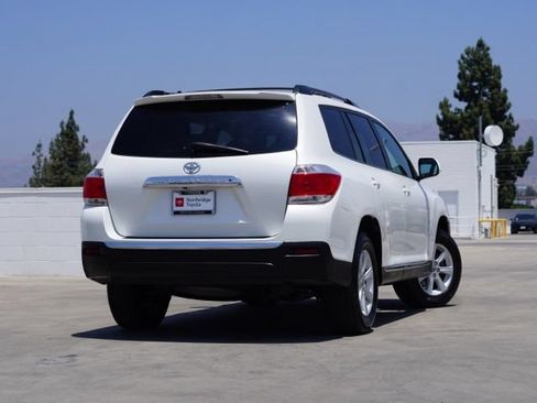 Used 2013 Toyota Highlander Plus FWD image 6