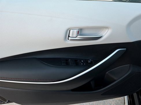 Used 2025 Toyota Corolla SE image 31