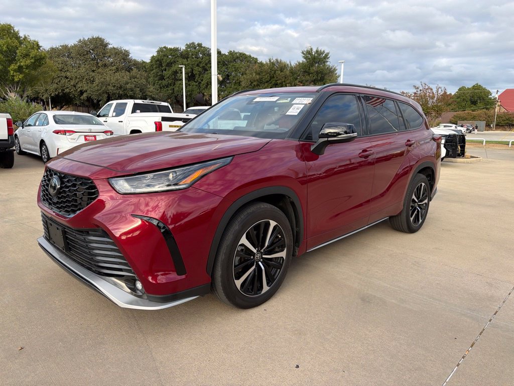 Used 2022 Toyota Highlander XSE FWD image 1
