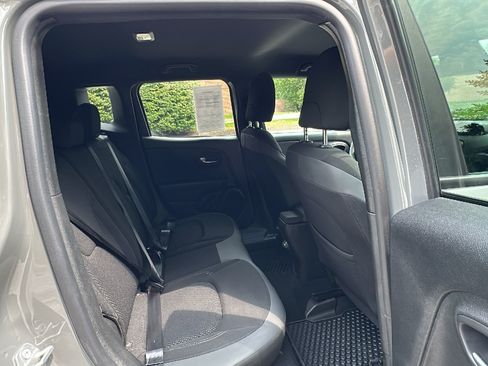 Used 2022 Jeep Renegade Altitude AWD/4WD image 25